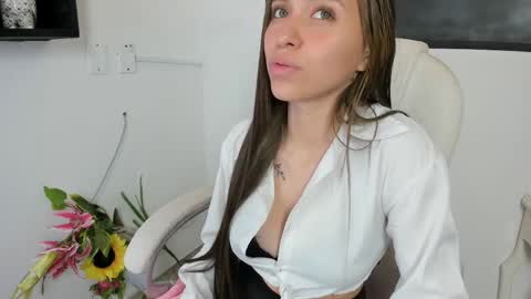 Snapshot of cayetana_01 chatting on April 2, 7:55 pm cayetana online show from April 2, 7:55 pm