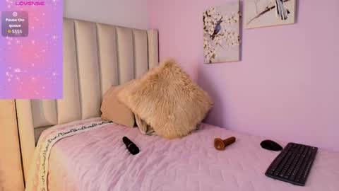 Cay online show from April 15, 2:24 pm