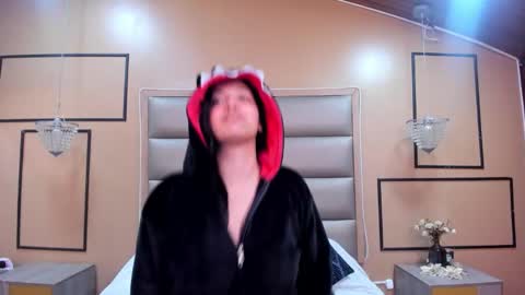 caylincollins online show from October 19, 8:48 am