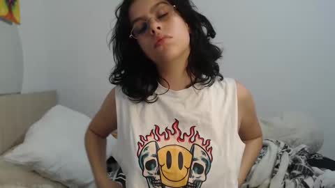 Snapshot of cazadora80s chatting on February 3, 11:43 pm cazadora80s online show from February 3, 11:43 pm