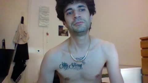 Snapshot of cazzone98italiano chatting on June 26, 5:17 pm cazzone98italiano online show from June 26, 5:17 pm