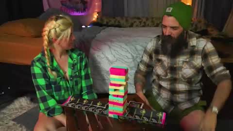 Snapshot of ccgreysweatpants chatting on March 23, 3:32 am WHAT CAN YOU GET US TO DO online show from March 23, 3:32 am