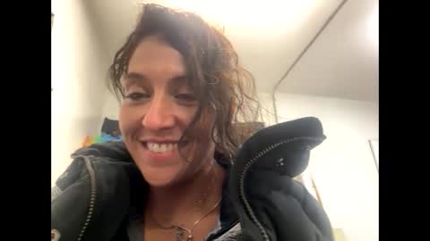 Snapshot of cece_vibez chatting on November 28, 5:21 am cece_vibez online show from November 28, 5:21 am