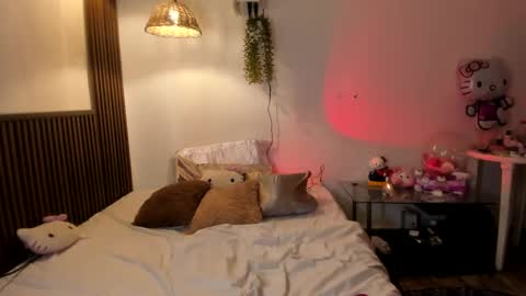 CEDRELARYAN online show from October 27, 3:49 pm