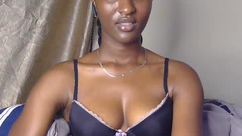 cee_queen online show from June 25, 5:56 am