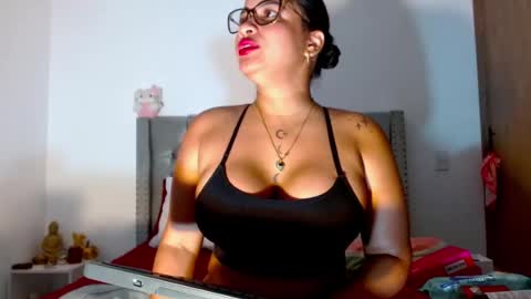 celeneortiiz online show from July 1, 9:00 am