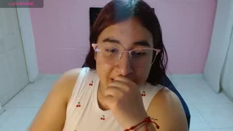 Snapshot of celeste817631 chatting on June 29, 1:22 pm celeste817631 online show from June 29, 1:22 pm