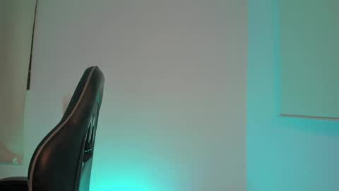 Snapshot of celeste_hatman chatting on May 31, 2:09 am C E L E S T E online show from May 31, 2:09 am