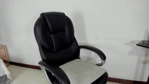 Snapshot of celeste_hillx chatting on October 9, 4:32 am celeste_hillx online show from October 9, 4:32 am