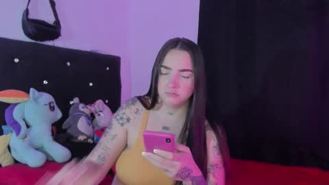 Snapshot of celeste_y_pipe chatting on December 16, 3:33 am Celeste Y Pipe online show from December 16, 3:33 am