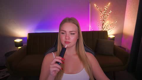 celestenoirr online show from October 10, 6:56 am