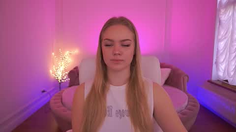 celestenoirr online show from December 17, 7:47 am