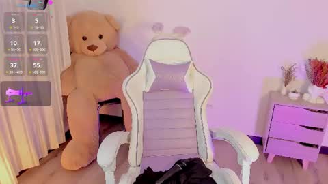 Snapshot of celestte_ruizz chatting on July 9, 8:24 pm 700 110 p online show from July 9, 8:24 pm
