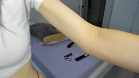 Snapshot of celine_roxelle chatting on June 25, 8:57 pm Celine Roxelle online show from June 25, 8:57 pm