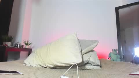 Snapshot of cellestequeen2 chatting on February 6, 10:18 am CellesteQueen2 online show from February 6, 10:18 am