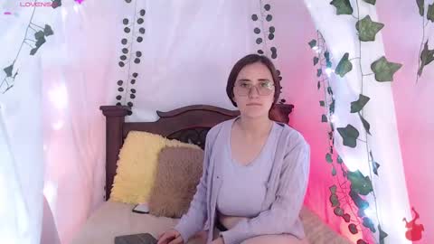 Snapshot of centaurigirls chatting on February 19, 5:38 am Hello guys my name is Sofi and Lizzie and Vanessa online show from February 19, 5:38 am