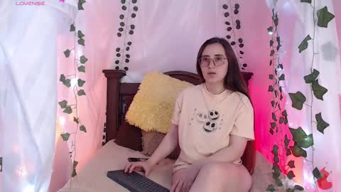 Snapshot of centaurigirls chatting on February 26, 5:31 am Hello guys my name is Sofi and Lizzie and Vanessa online show from February 26, 5:31 am