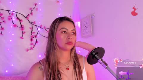 Snapshot of centaurigirls chatting on October 4, 4:16 pm Hello guys my name is Sofi and Lizzie and Vanessa online show from October 4, 4:16 pm