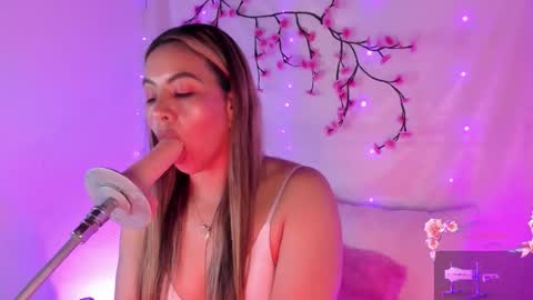 Snapshot of centaurigirls chatting on October 17, 3:31 am Hello guys my name is Sofi and Lizzie and Vanessa online show from October 17, 3:31 am