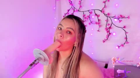 Snapshot of centaurigirls chatting on October 18, 3:24 pm Hello guys my name is Sofi and Lizzie and Vanessa online show from October 18, 3:24 pm