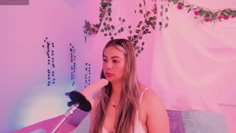 Snapshot of centaurigirls chatting on November 5, 2:50 pm Hello guys my name is Sofi and Lizzie and Vanessa online show from November 5, 2:50 pm