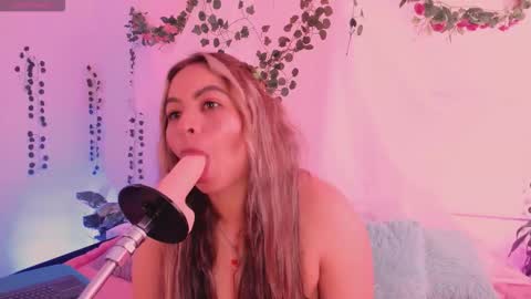 Snapshot of centaurigirls chatting on November 6, 3:24 pm Hello guys my name is Sofi and Lizzie and Vanessa online show from November 6, 3:24 pm