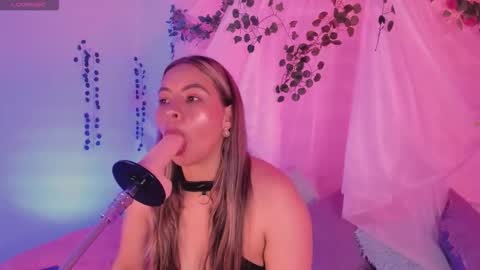 Snapshot of centaurigirls chatting on November 7, 10:54 pm Hello guys my name is Sofi and Lizzie and Vanessa online show from November 7, 10:54 pm