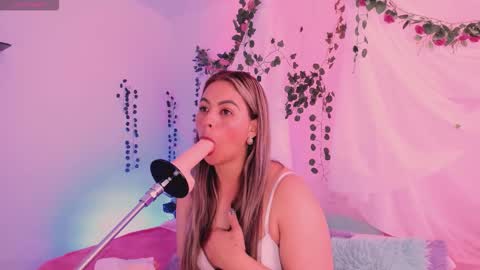 Snapshot of centaurigirls chatting on November 8, 3:12 pm Hello guys my name is Sofi and Lizzie and Vanessa online show from November 8, 3:12 pm