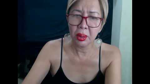 Snapshot of champaka123 chatting on March 13, 1:12 am champaka online show from March 13, 1:12 am