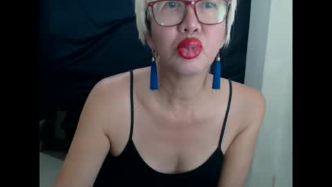 Snapshot of champaka123 chatting on March 14, 3:23 am champaka online show from March 14, 3:23 am