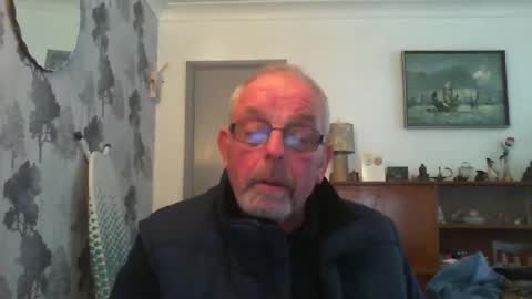 Snapshot of champers37 chatting on December 4, 1:09 pm Champers online show from December 4, 1:09 pm