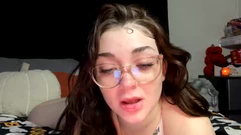 Snapshot of chancesbunny chatting on October 2, 10:33 am Chances Bunny online show from October 2, 10:33 am