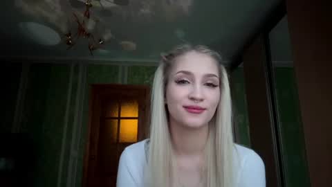 Snapshot of chanelglow chatting on August 3, 6:11 pm Chanel online show from August 3, 6:11 pm