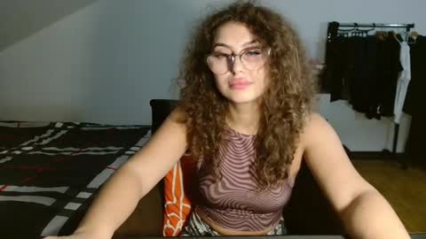 Snapshot of chanelis069 chatting on January 6, 8:39 pm Stephanieblisss online show from January 6, 8:39 pm