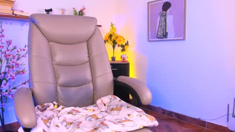 chanell online show from May 25, 11:05 am
