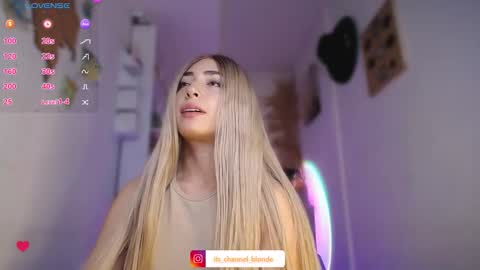 channel_blonde_a online show from December 5, 6:26 pm