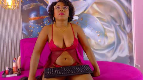 Snapshot of channelcroix chatting on November 18, 8:02 pm channelcroix online show from November 18, 8:02 pm