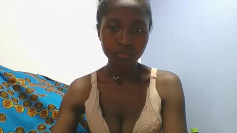 Snapshot of chantale483461 chatting on March 2, 5:30 am chantale483461 online show from March 2, 5:30 am