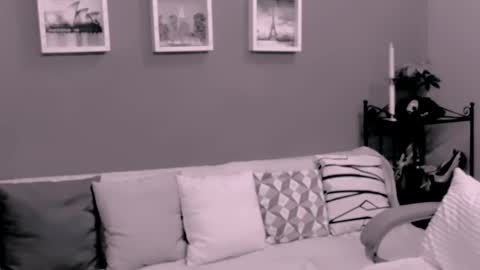 The Queen online show from October 12, 4:17 pm