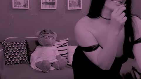 The Queen online show from March 1, 3:41 am