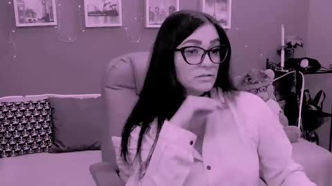 The Queen online show from March 7, 12:18 am