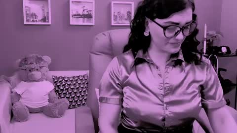 Snapshot of chantallovely chatting on April 30, 6:36 pm The Queen online show from April 30, 6:36 pm