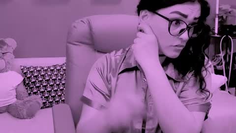 Snapshot of chantallovely chatting on May 1, 1:26 pm The Queen online show from May 1, 1:26 pm