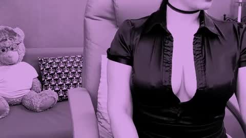 Snapshot of chantallovely chatting on May 16, 10:36 am The Queen online show from May 16, 10:36 am