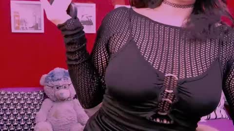 Snapshot of chantallovely chatting on May 30, 6:38 pm The Queen online show from May 30, 6:38 pm