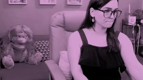 Snapshot of chantallovely chatting on June 7, 10:35 pm The Queen online show from June 7, 10:35 pm