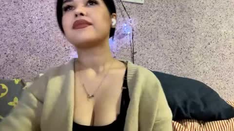 Lola online show from January 14, 2:12 pm