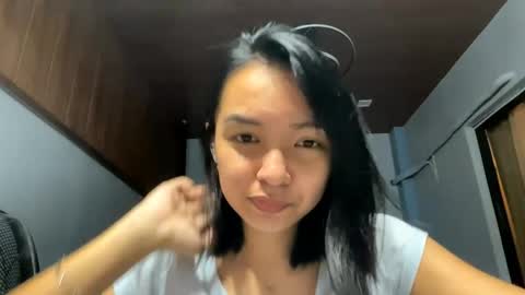 Elly online show from April 1, 1:41 pm