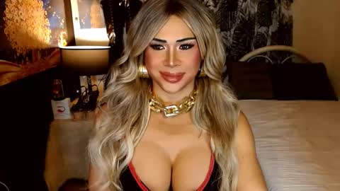 charismatic_apple online show from March 14, 8:03 pm