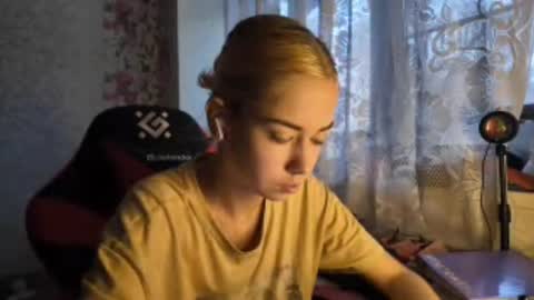 Snapshot of charleneschonert chatting on November 1, 8:38 am Nancy online show from November 1, 8:38 am